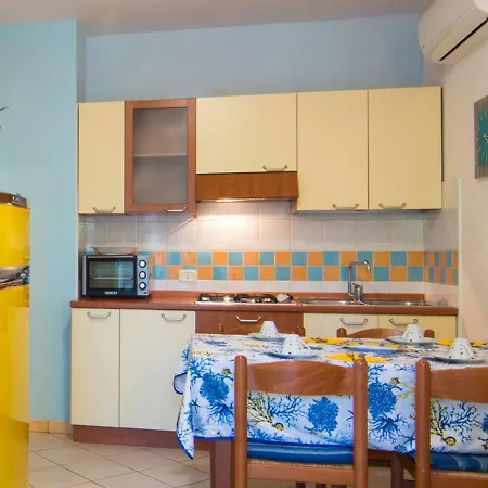 Delightful In With A Shared Pool Tatil Evi